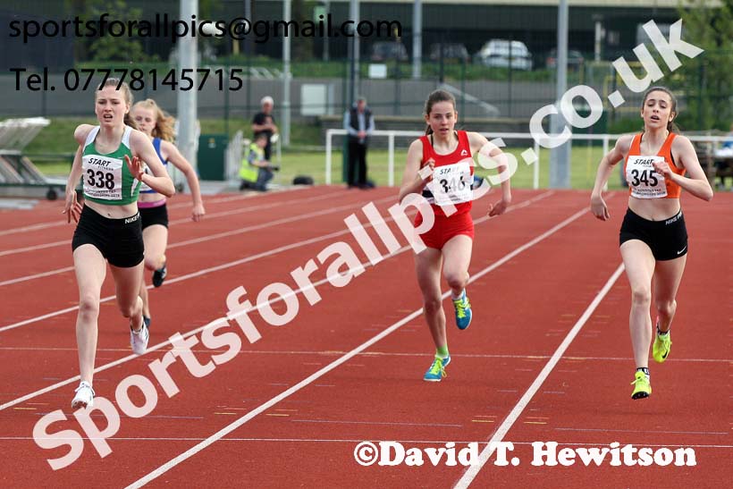 Girls under-15s 300 metres, North Eastern Track and Fields Champs., Middlesbrough. Photo: David T. Hewitson/Sports for All Pics